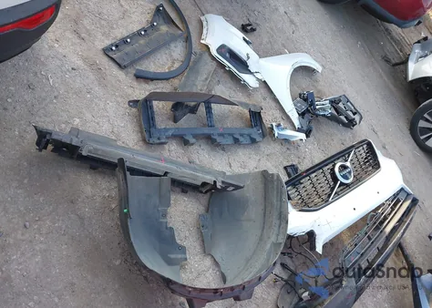 2022 Volvo Xc40 T4 R-Design z USA, uszkodzony, nr VIN YV4AC2HM2N2642873